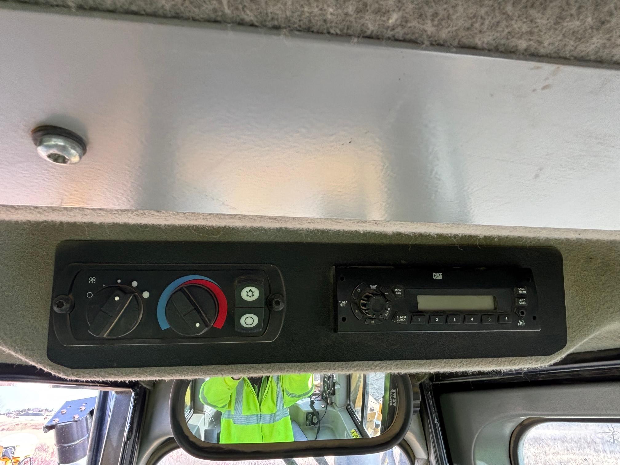 2014 CATERPILLAR D6T - Image 16